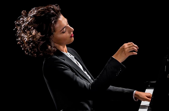 Kathia-Buniatishvili-3-(c)Gavin-Evans---Sony-Classical