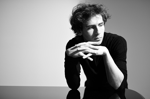 Alexandre-Kantorow-(c)-Sasha-Gusov_0886