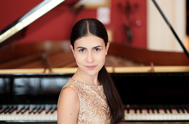 Alexandra-Dovgan-©-Irina-Schymchak-4