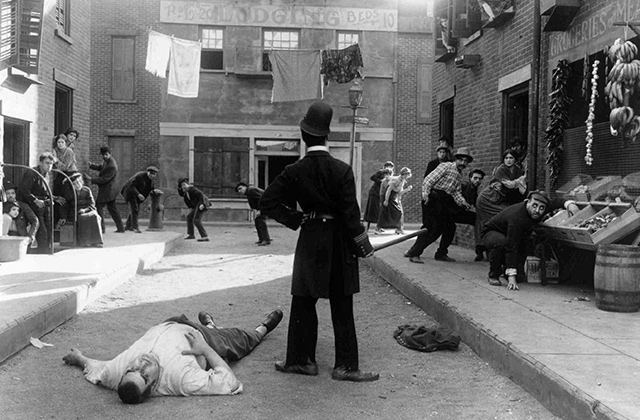 Charlot-policeman-EASY-STREET_HD
